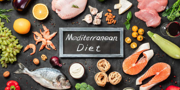 Dieta mediteraneană: rol esențial în prevenirea bolilor cronice și promovarea longevității